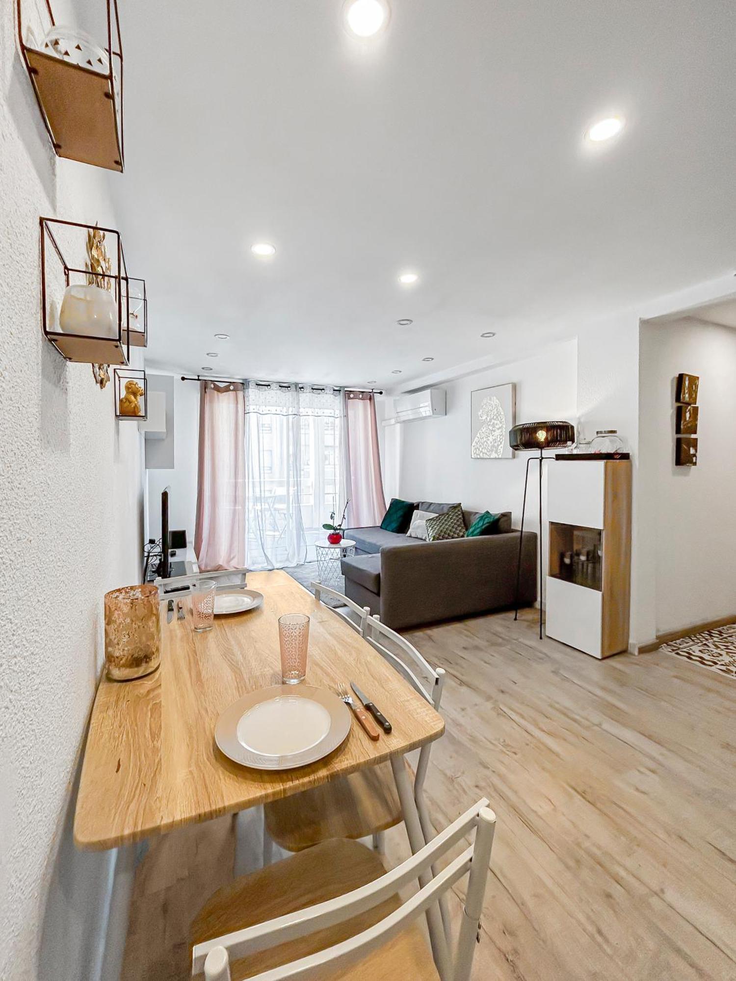 Bord De A - Balcon, Place De Parking, 700m De La Gare Appartement *